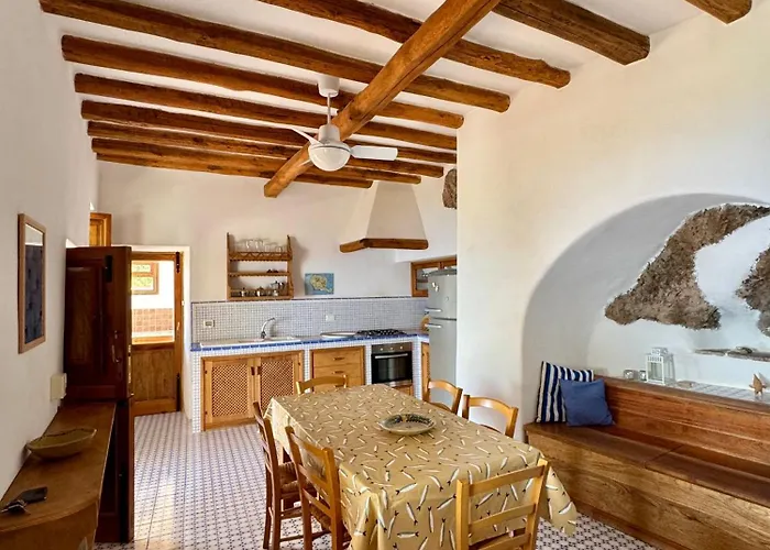 Villa Monte Giulia Filicudi * Case Zuccogrande